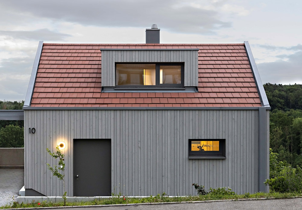 Außenansicht Haus Holz grau Julian Wolf Architektur Mühlacker