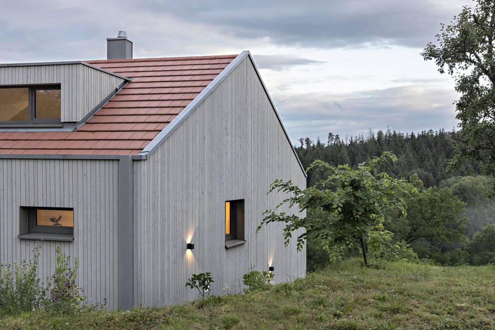 Außenansicht Haus Holz grau Julian Wolf Architektur Mühlacker