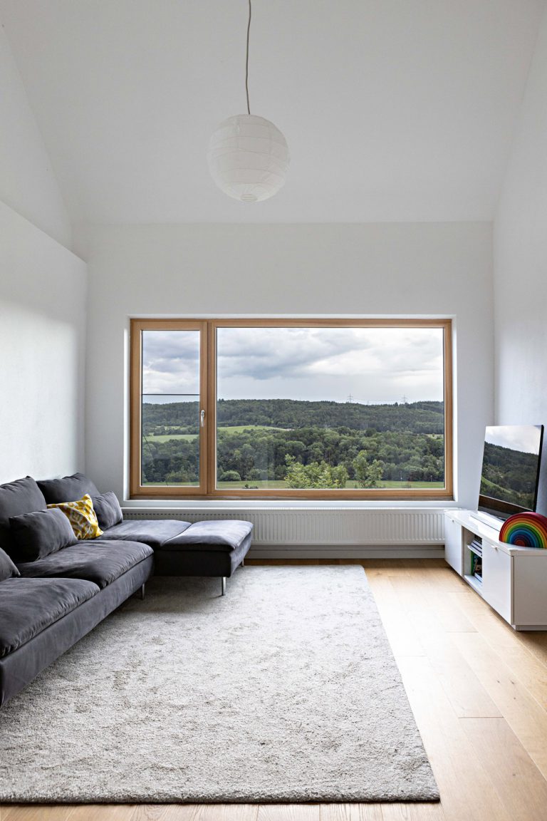 Fenster mit Ausblick, Wohnzimmer Julian Wolf Architektur Mühlacker