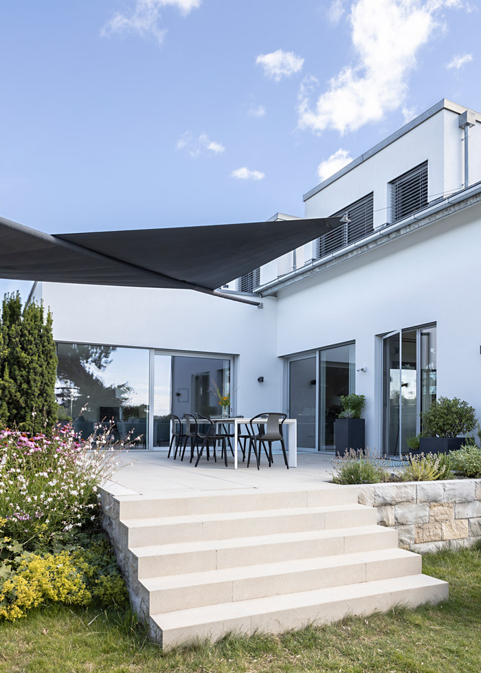 Neubau Terrasse Sommer, Julian Wolf Architektur, Mühlacker