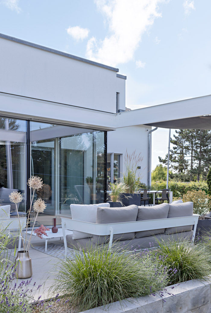 Neubau Terrasse Sommer, Julian Wolf Architektur, Mühlacker